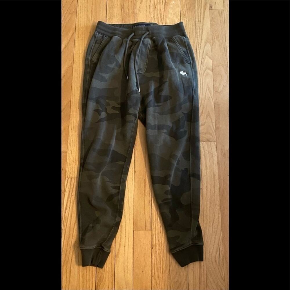 ABERCROMBIE BOYS SWEATS SIZE XS